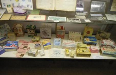 Display from Bloomer Bros. Co., manufacturers of folding ice cream cartons, egg cartons, etc.